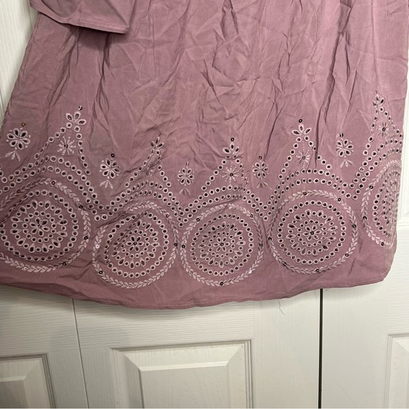 Torrid Challis Eyelet Border Cold Shoulder Top in elderberry blush pink … - Picture 4 of 16